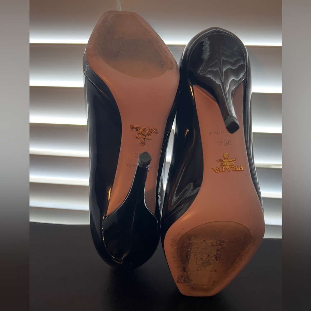 Prada Black Patent Leather Peep-Toe Pumps with Navy Insoles - Picture 4 of 4